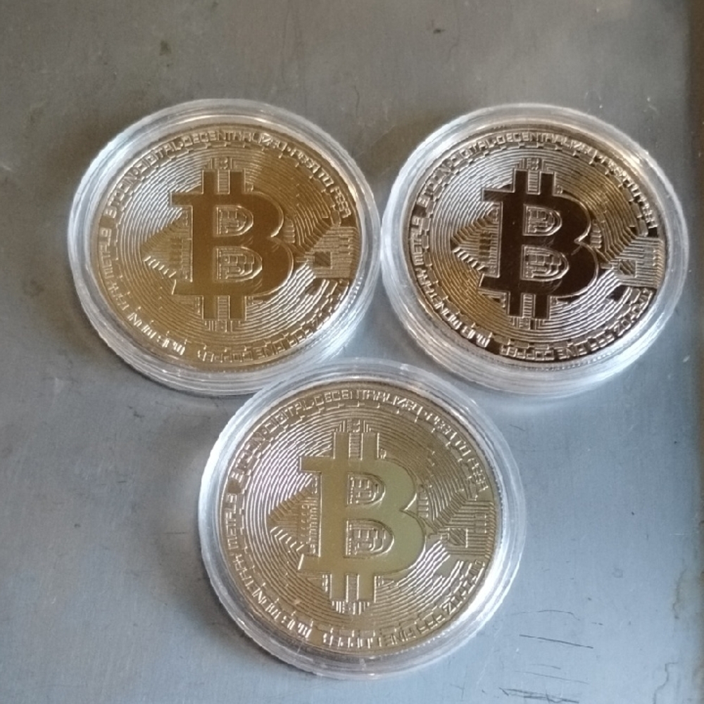Silver Mint Cased Etched Design Bitcoin Collectible Coins(3)